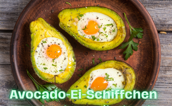 Die Avocado-Ei-Schiffchen sind ein perfektes Low Carb Frühstück, das Euch mit gesunden Fetten und Proteinen versorgt. Einfach und schnell im Ofen zubereitet, bieten sie einen nahrhaften Start in den Tag.
