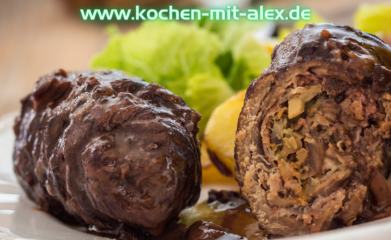 Die geschmorten Rinderrouladen mit Zucchini-Nudeln sind ein köstliches und sättigendes Abendessen. Die Zubereitung im Thermomix erleichtert das Schmoren der Rouladen und die Herstellung einer schmackhaften Sauce. Zucchini-Nudeln bieten eine leichte und Low Carb-freundliche Beilage, die perfekt zu den herzhaften Rouladen passt.