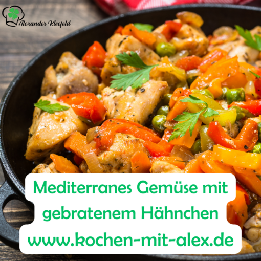Ein leichtes und gesundes Abendessen aus mediterranem Gemüse, gedämpft im Thermomix, und saftig gebratenem Hähnchen.