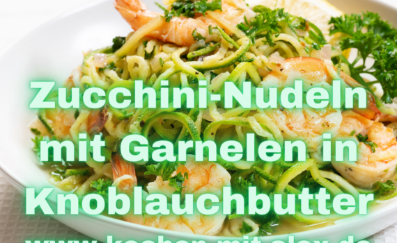 Leichte und schmackhafte Zucchini-Nudeln, kombiniert mit Garnelen in einer aromatischen Knoblauchbutter.